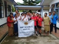 Menyongsong Paskah SMPN 2 Kota Jayapura, "Peduli Kasih Dengan Kunjungan Sosial di Yoka"